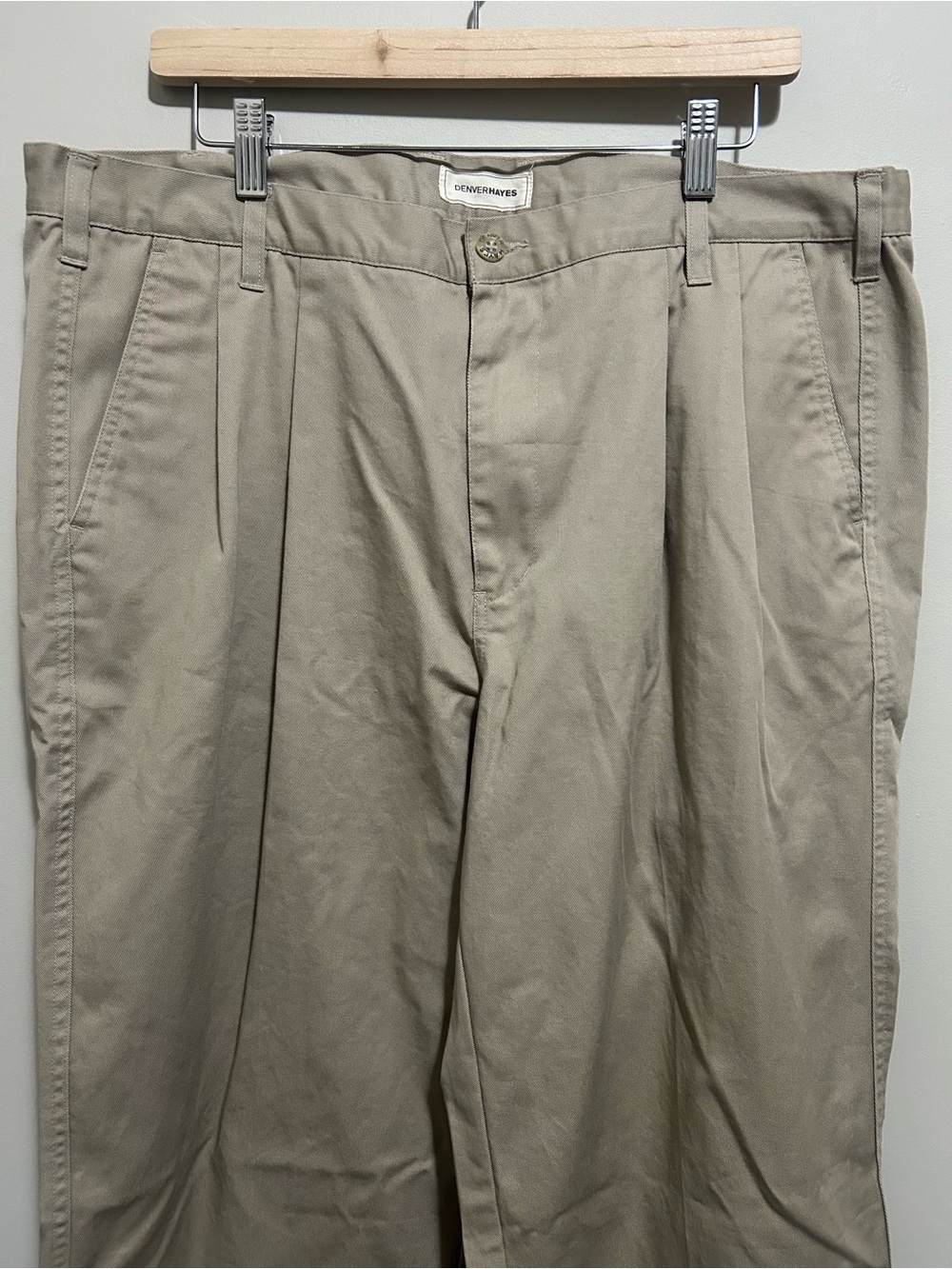 Denver Hayes Men's Pleated Chinos in Khaki - Picture 3 of 11